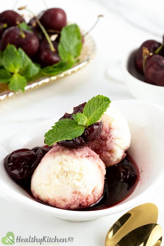 Homemade-Yogurt-and-Cherry-Red-Wine-Sauce-Recipe