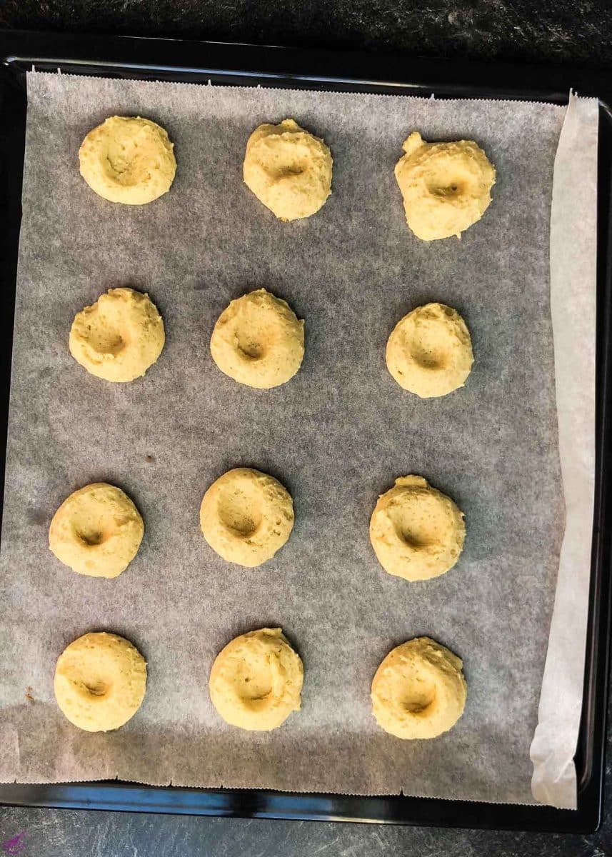 After 15 minutes the thumbprint cookies are baked.