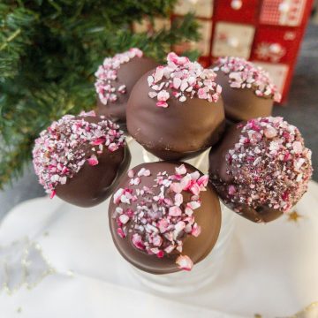 Beautiful and delicious Oreo candy cane cake pops