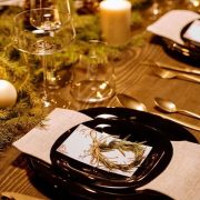 8 adorable Christmas tablescape ideas for a beautiful dinner table!