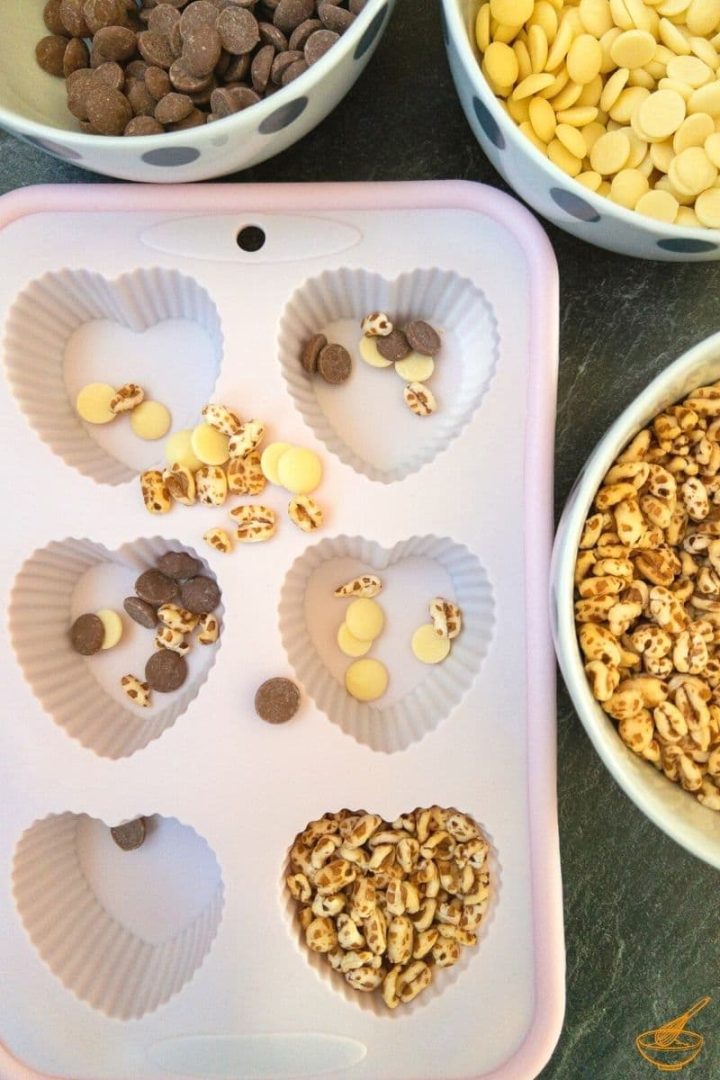 ingredients for puffed rice hearts with chocolate