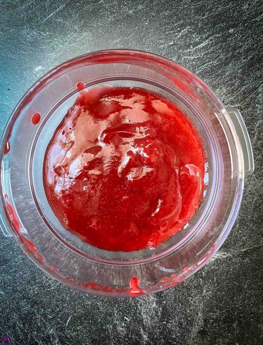 Homemade raspberry sauce already without seeds. 