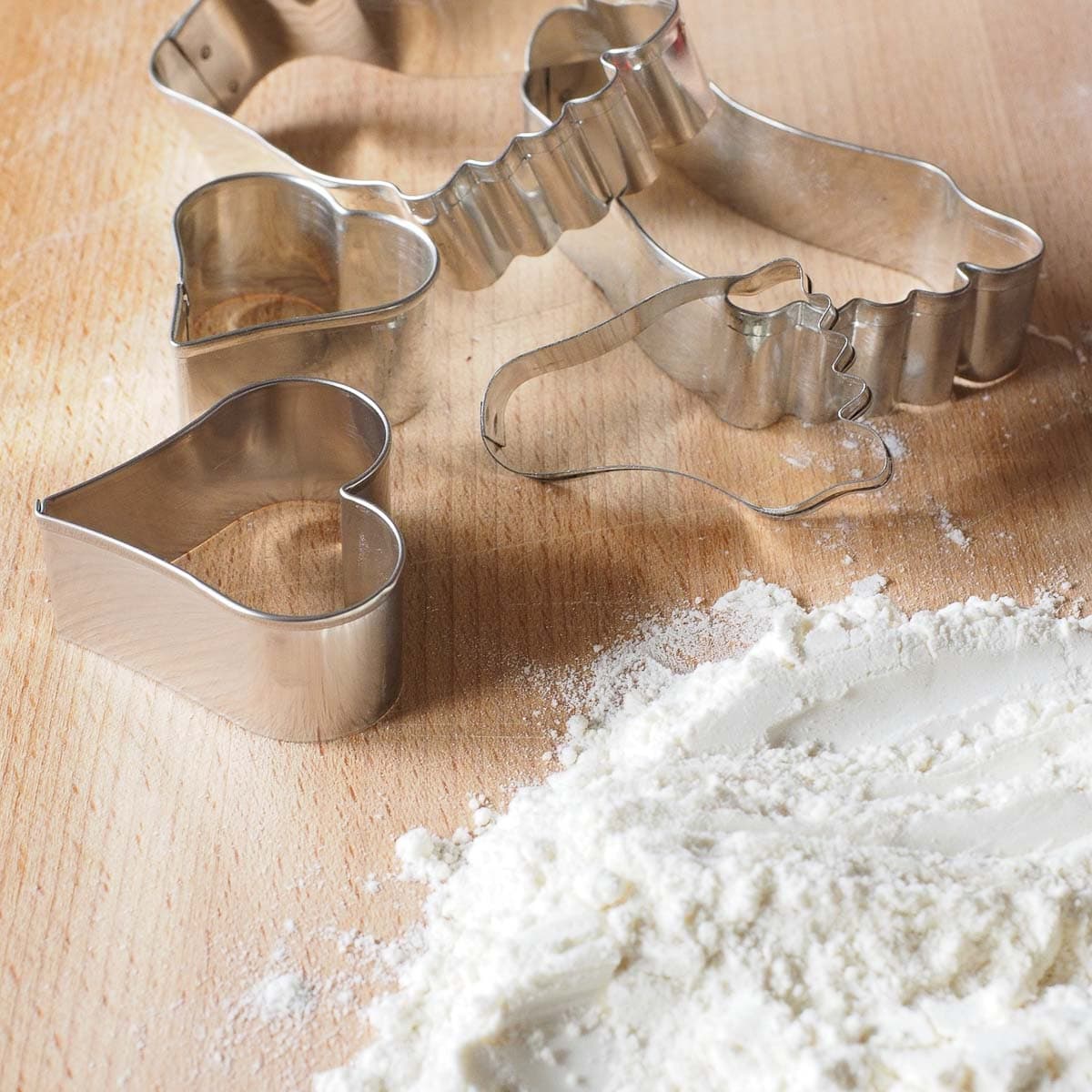 Plan your cookie baking, stack up the pantry, and learn about the different ways of storing cookies properly.