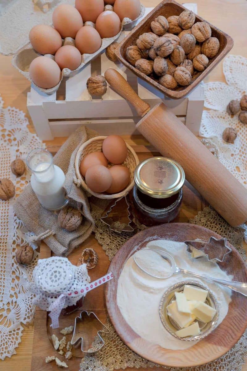 Plan your cookie baking, stack up the pantry, and learn about the different ways of storing cookies properly.