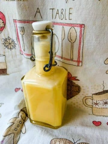 How to make homemade advocaat egg liqueur? - explained step by step.