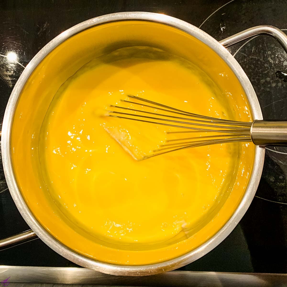 Using a whisk, blend the couverture and eggnog until smooth.