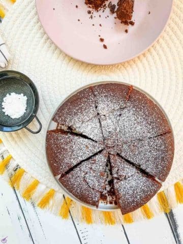 Ready to eat flourless chocolate cake made with Criollo chocolate.