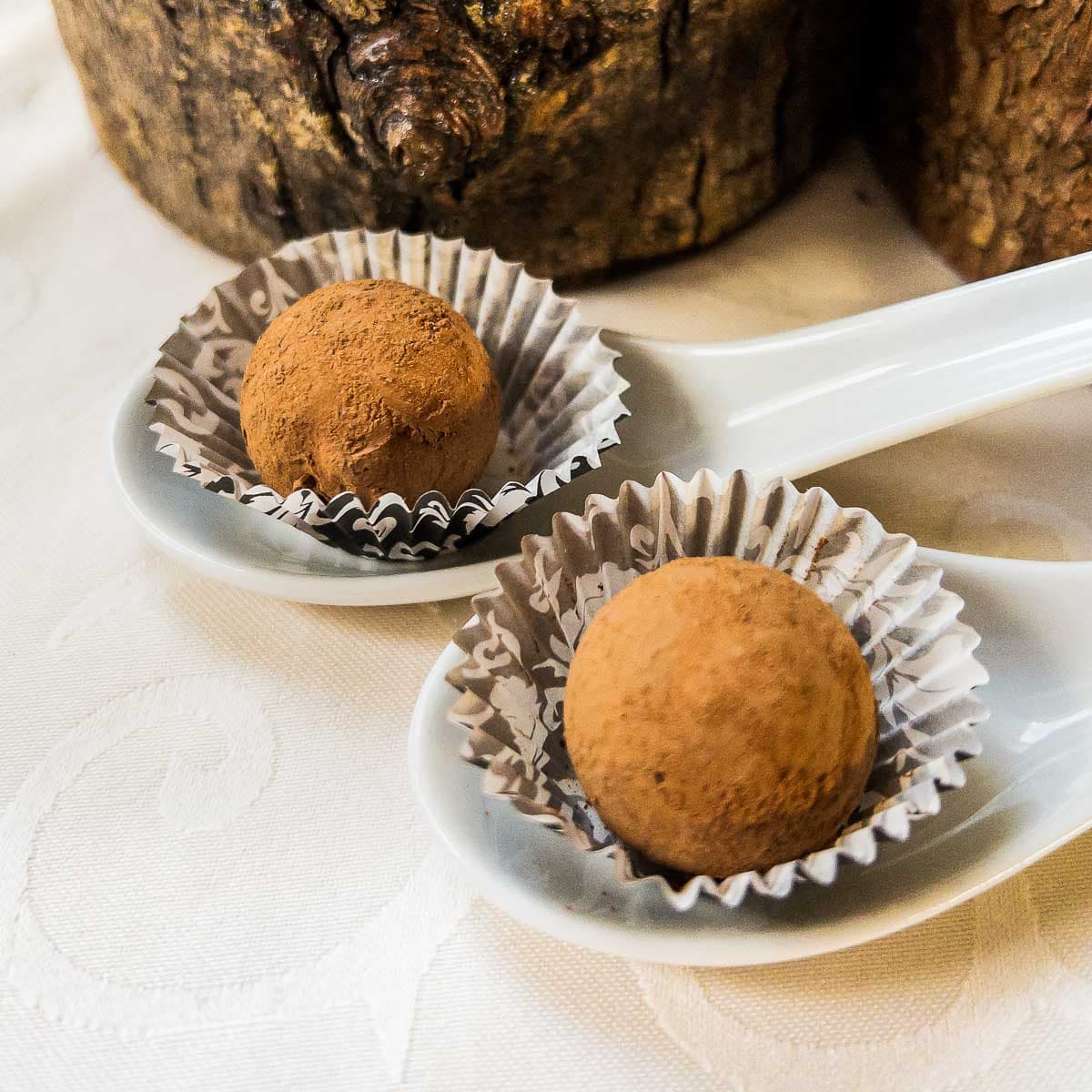 Ready to eat, salted caramel truffles with a liquid core. Rolled in Criollo cocoa powder.