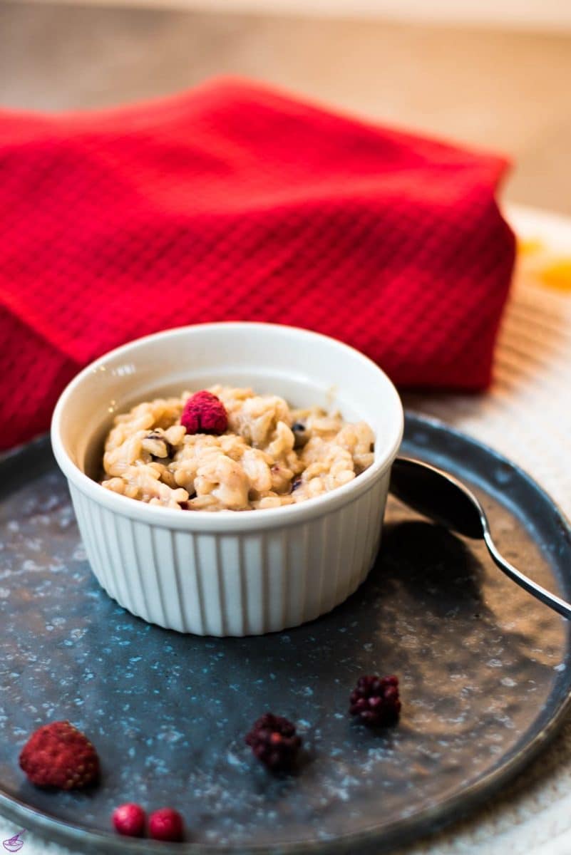 A yummy gluten-free and sugar-free rice pudding breakfast that keeps you full for longer, curbs cravings in the evening, and is quick and easy to whip up.