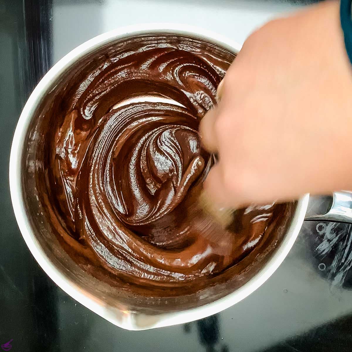 Mix the hot heavy cream with the dark chocolate couverture.