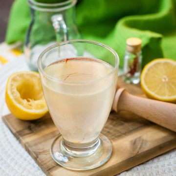 An immune boosting water with lemons and saffron threads! Gorgeous looking and delicious!