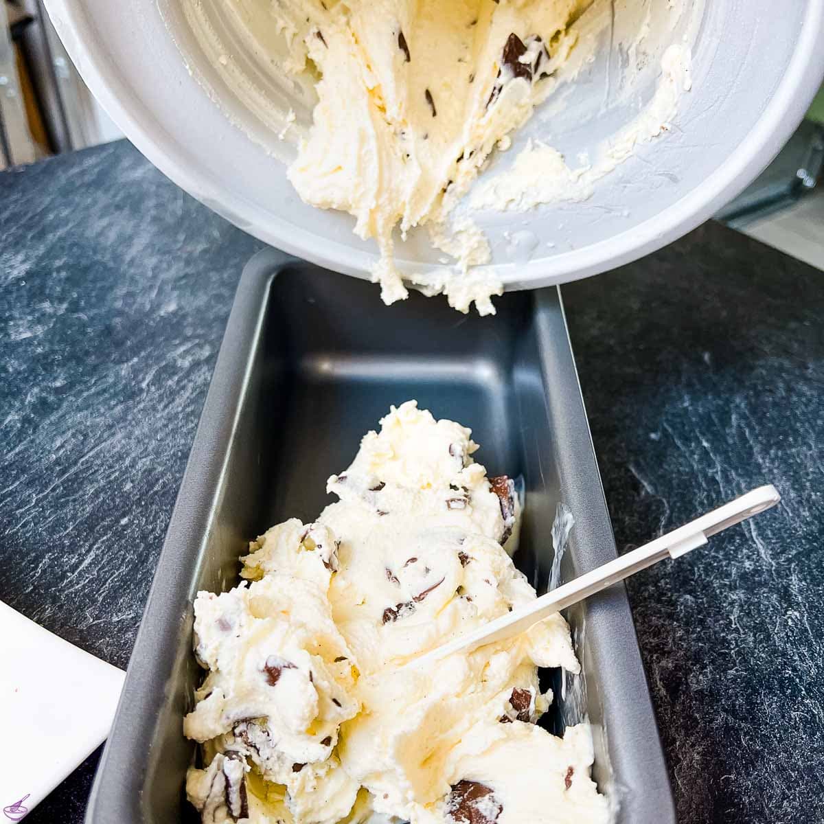 Fill the finishes ice cream mixture into a loaf pan or ice cream container.