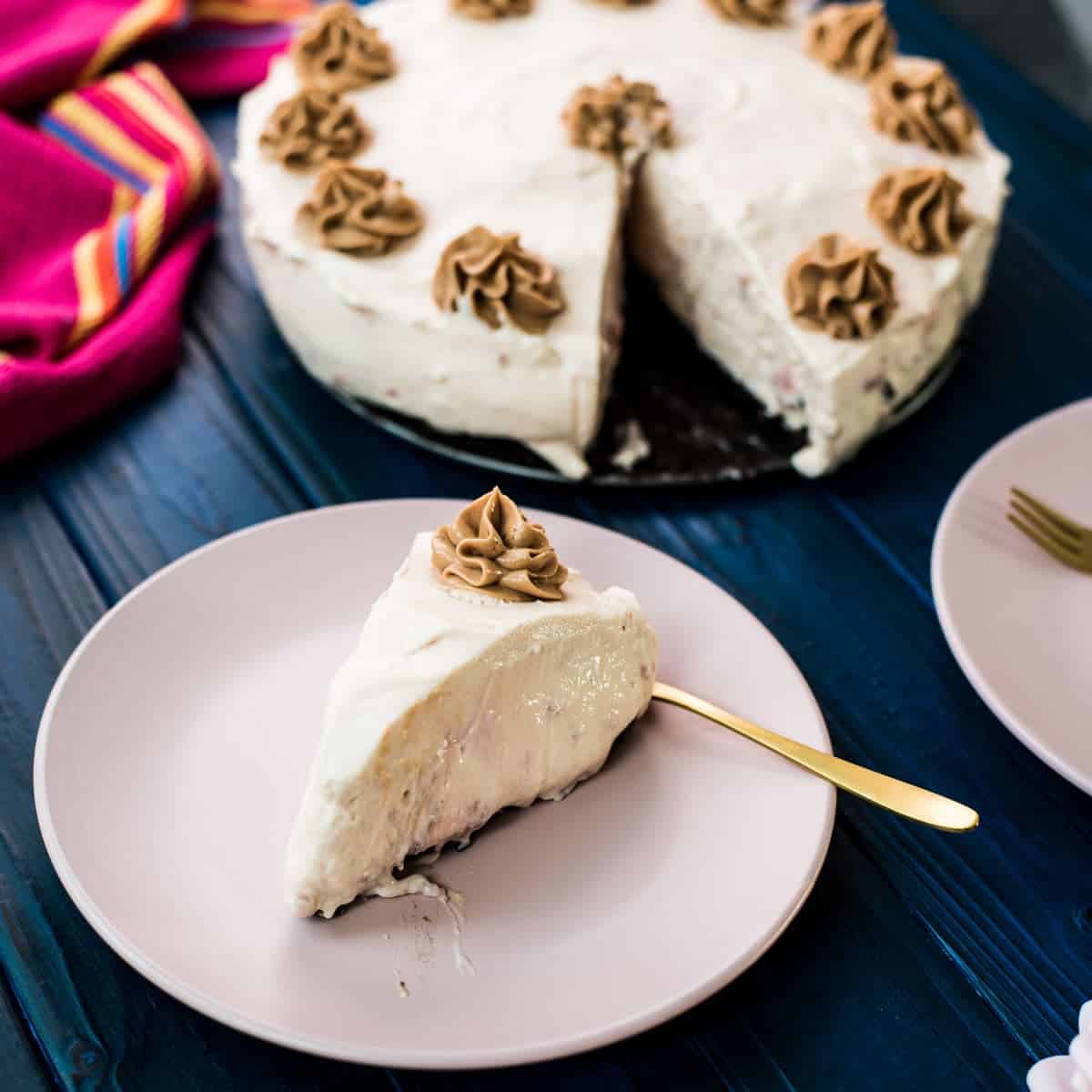 A delicious slice no bake strawberry cheesecake with Oreo walnut crust.