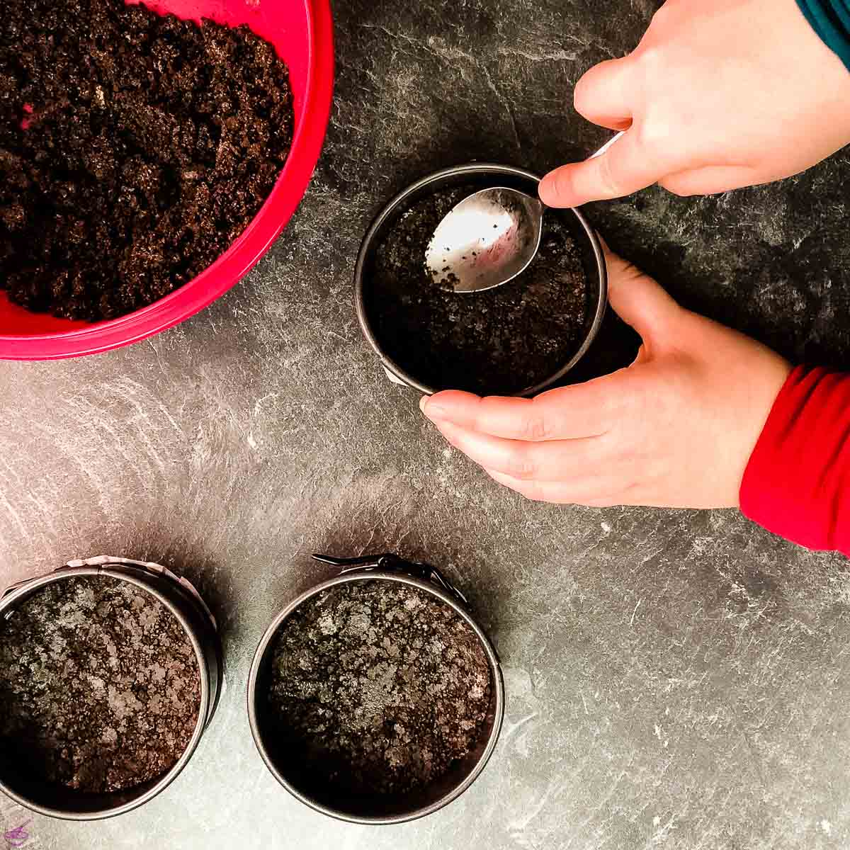 Create firm dough crusts, using the Oreo cookie crumb/butter mixture.