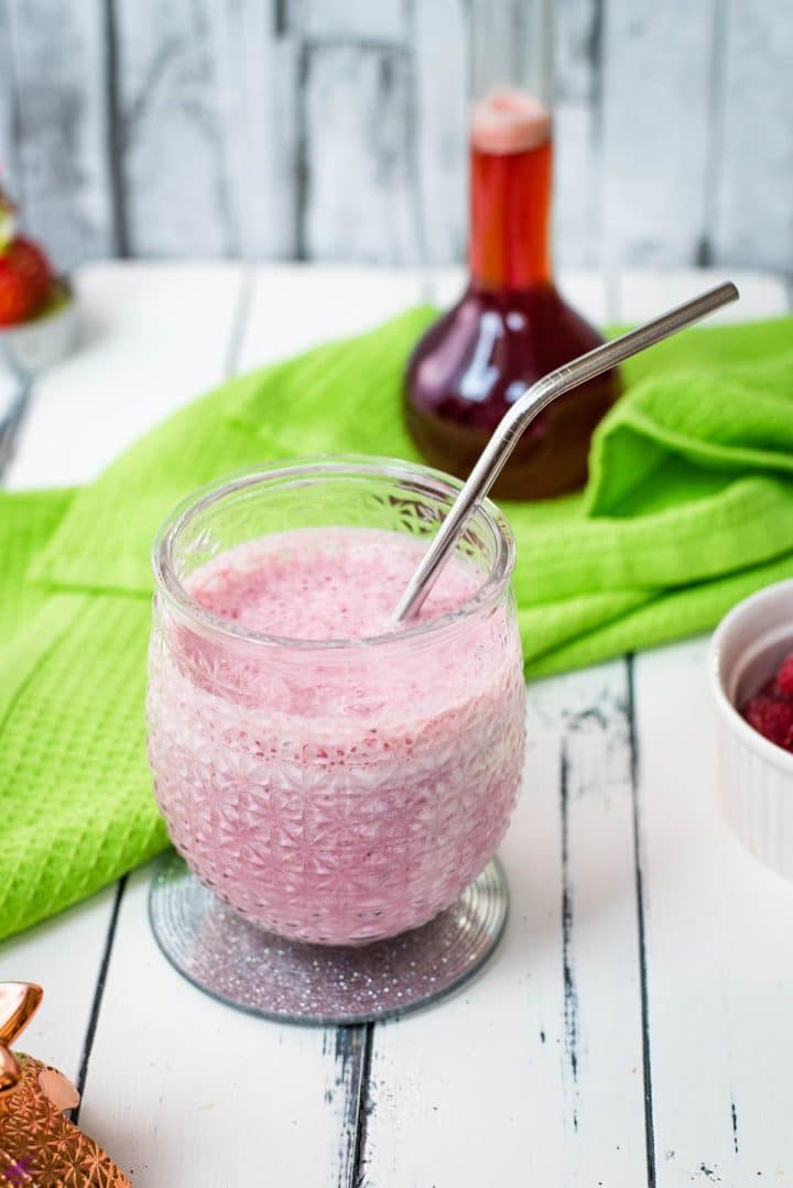 Easy Homemade Strawberry Milkshake With Ice Cream