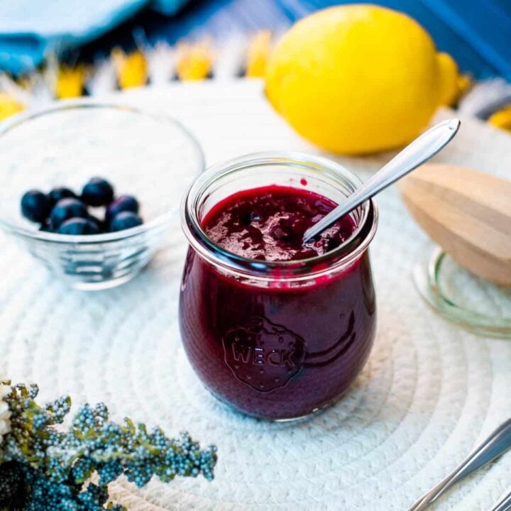 Gorgeous preserving jar filled with a delicious blueberry sauce. This makes the perfect blueberry topping for cheesecakes!