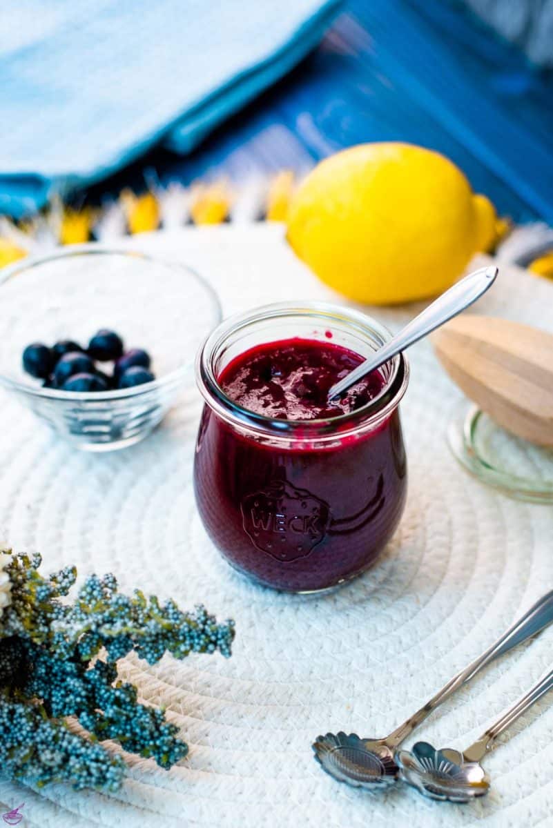 Gorgeous preserving jar filled with a delicious blueberry sauce. This makes the perfect blueberry topping for cheesecakes!