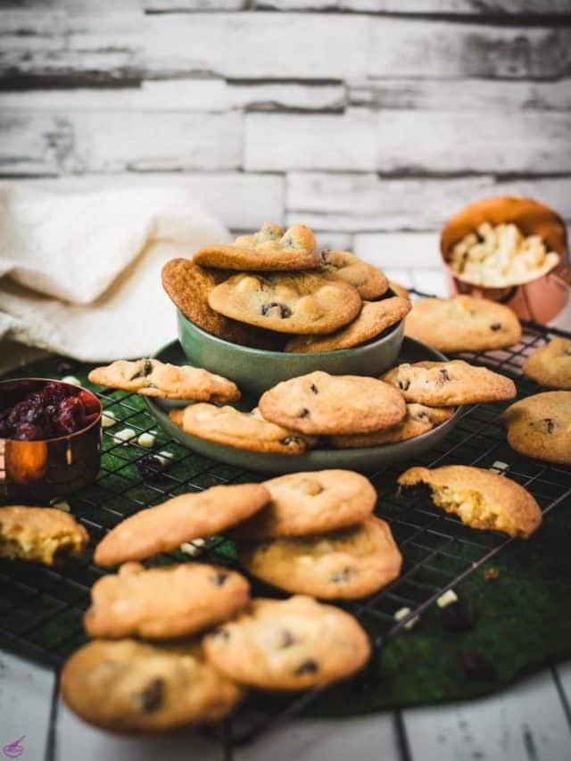 white chocolate chip cranberry cookies