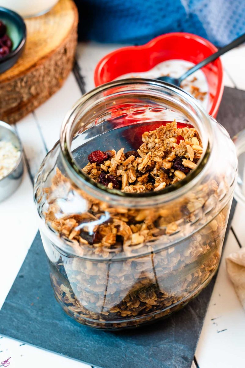 Store your homemade maple cinnamon granola in a well sealable glass jar.