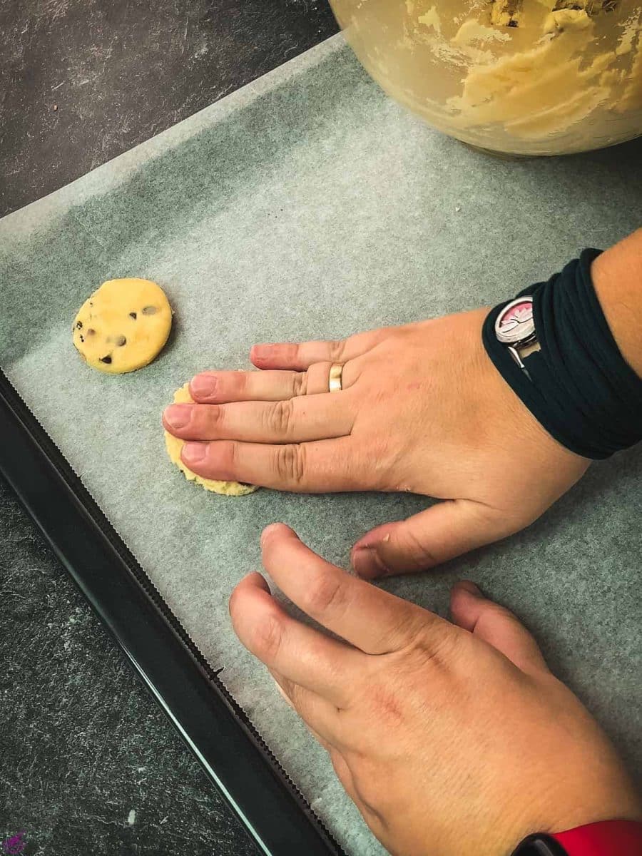 Flatten the scooped out cookie dough using your hands.