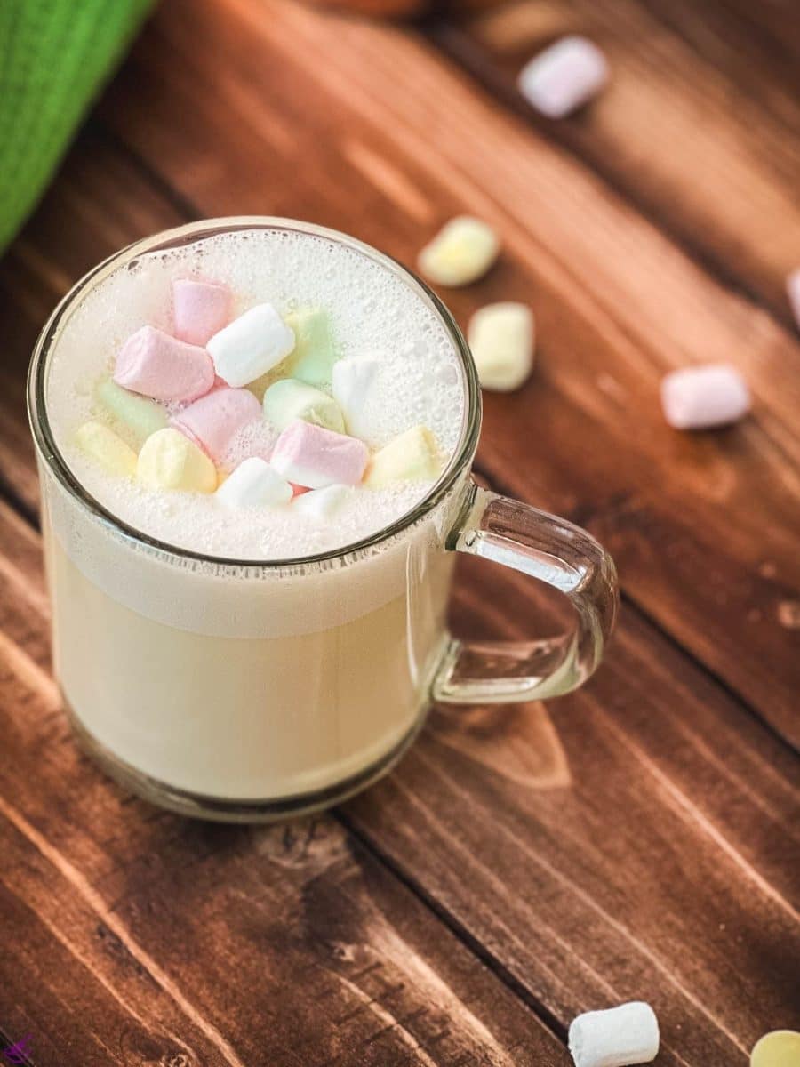 Glass cup filled with scrumptious white hot chocolate. Topped with frothed white chocolate and garnished with mini marshmallows.