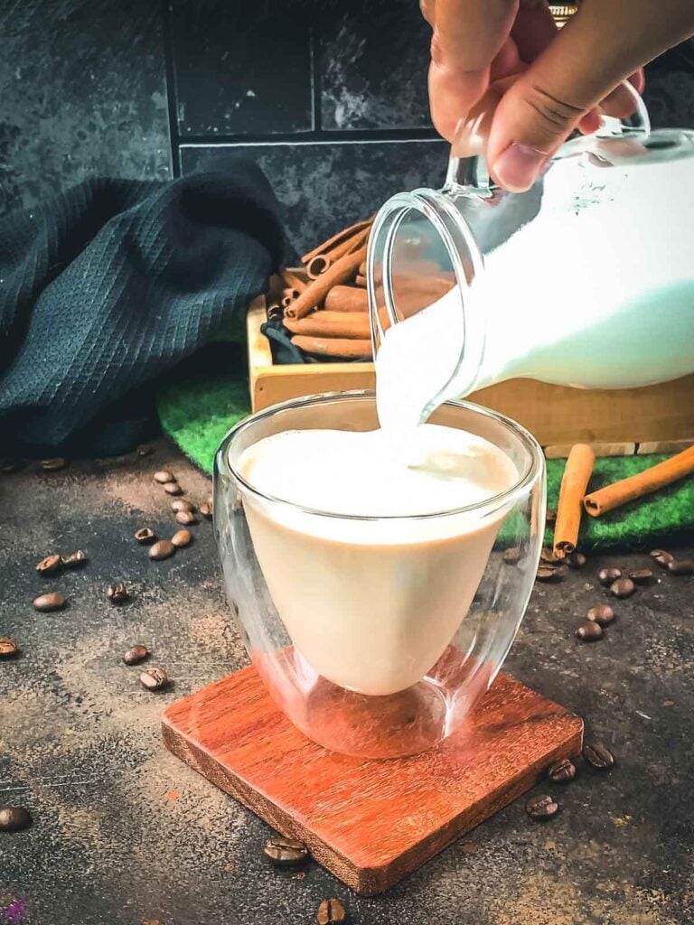 Garnish your cinnamon dolce latte with frothed milk foam.