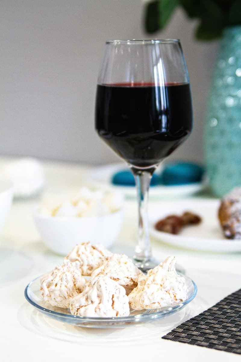 Red wine with coconut meringue.