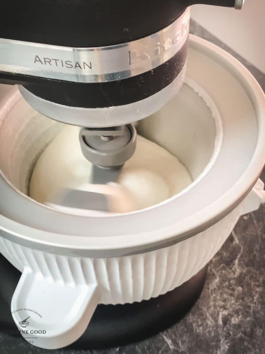 Let the lemon sorbet churn for half an hour.