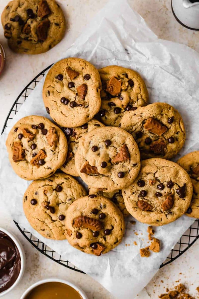 Dive into 50 irresistible chocolate chip cookie recipes! From classic to unique, find your new favorite treat.