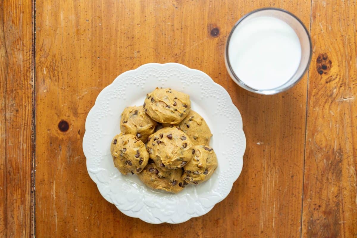 Dive into 50 irresistible chocolate chip cookie recipes! From classic to unique, find your new favorite treat.