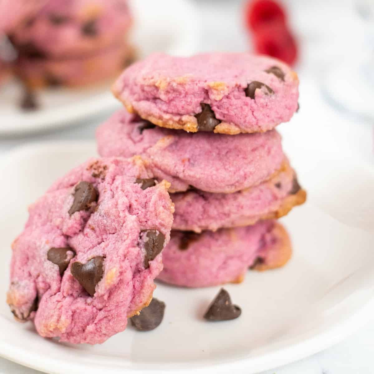 Dive into 50 irresistible chocolate chip cookie recipes! From classic to unique, find your new favorite treat.