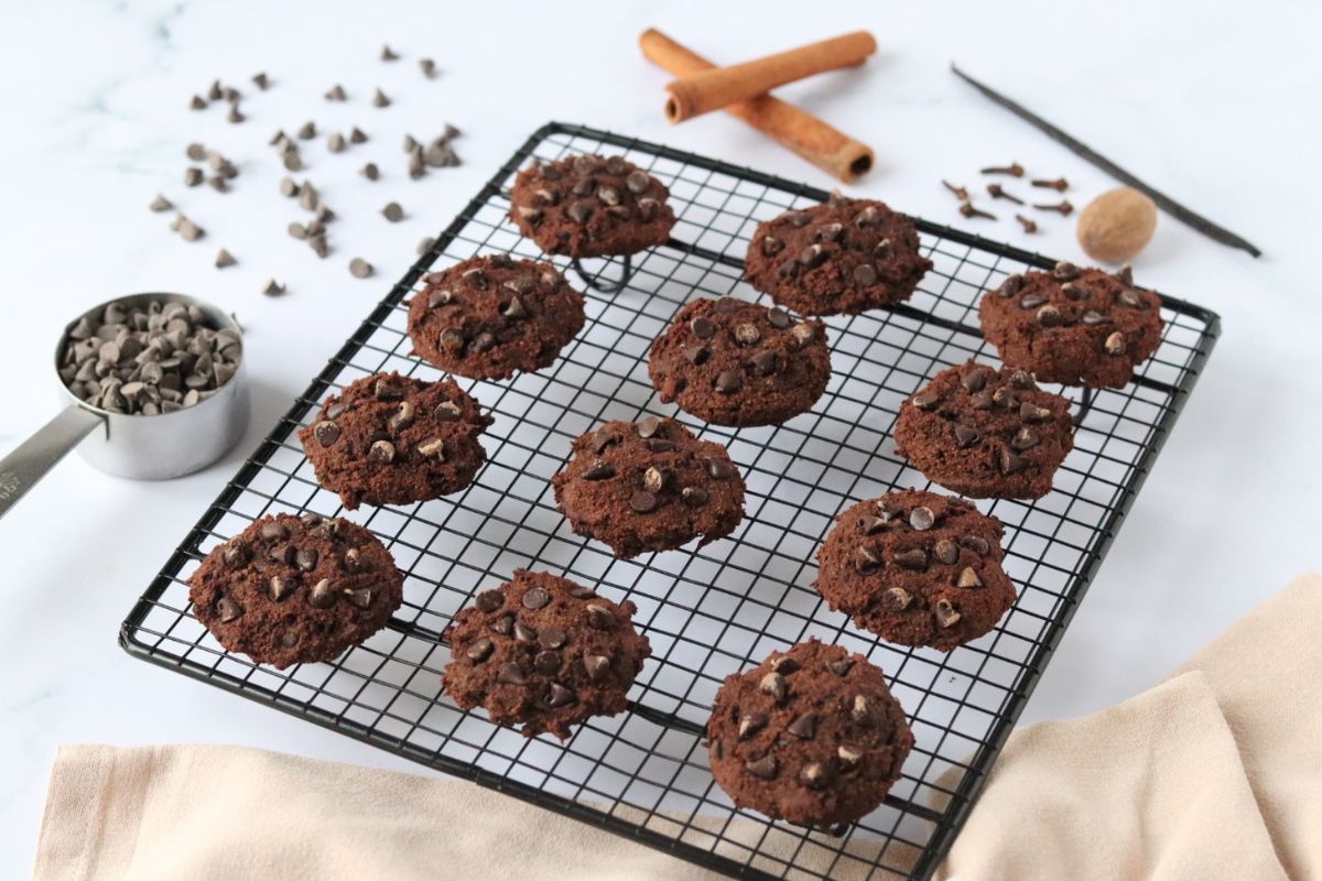 Dive into 50 irresistible chocolate chip cookie recipes! From classic to unique, find your new favorite treat.