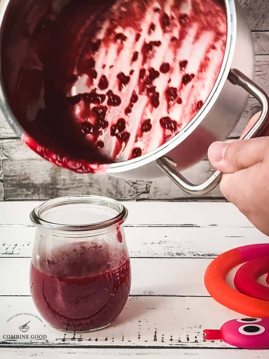 Pour the raspberry sauce into a preserving jar.