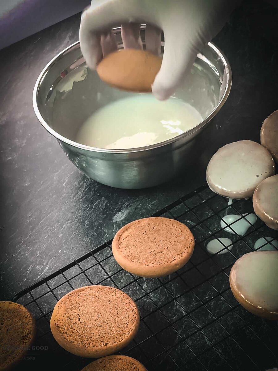 Dip the flat side of the cookies into the icing.