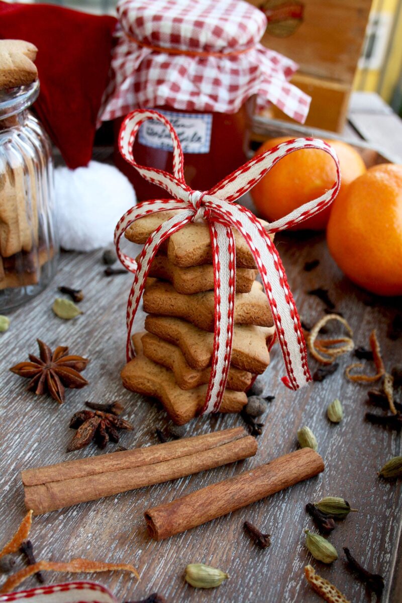 Bring holiday cheer with Christmas cookies from around the world!