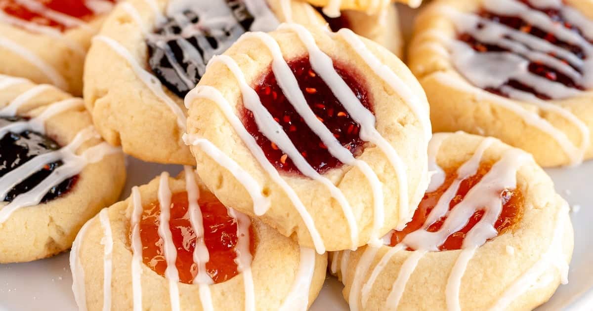 Bring holiday cheer with Christmas cookies from around the world!