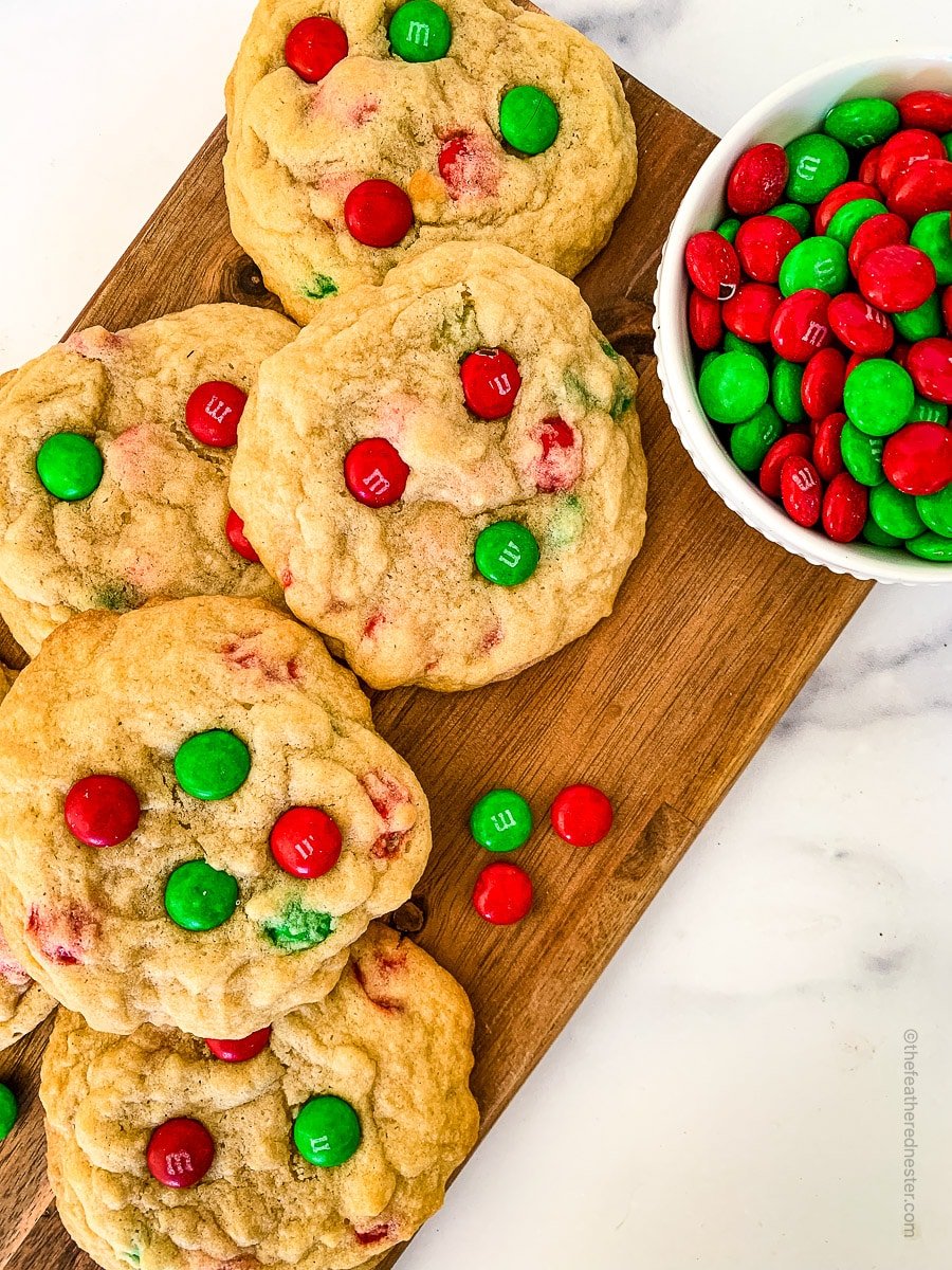 Bring holiday cheer with Christmas cookies from around the world!