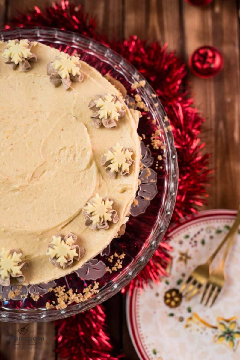 Delicious no bake Christmas cheesecake made with vanilla crescents.