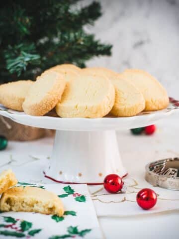 Delicious Heidesand (brown butter shortbread) cookies, placed on gorgeous cookie plate.