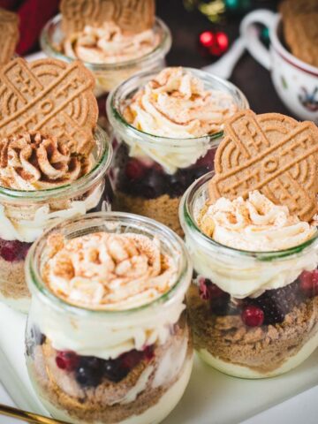 Gorgeous mini Christmas triffles with delicious speculoos cookies, a mascarpone cream mix, and frozen berries.