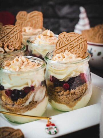 Gorgeous mini Christmas triffles with delicious speculoos cookies, a mascarpone cream mix, and frozen berries.