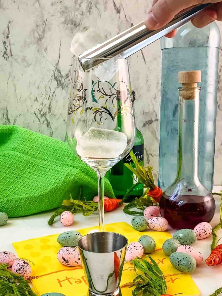 Add cubed ice to the white wine glass.