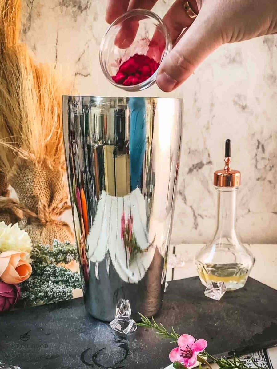 Add beetroot powder to the cocktail shaker.