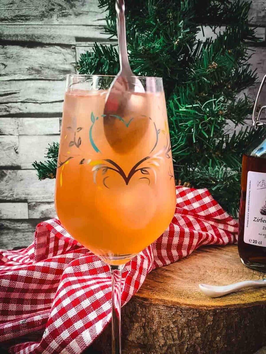 Stir the spritzer gently.