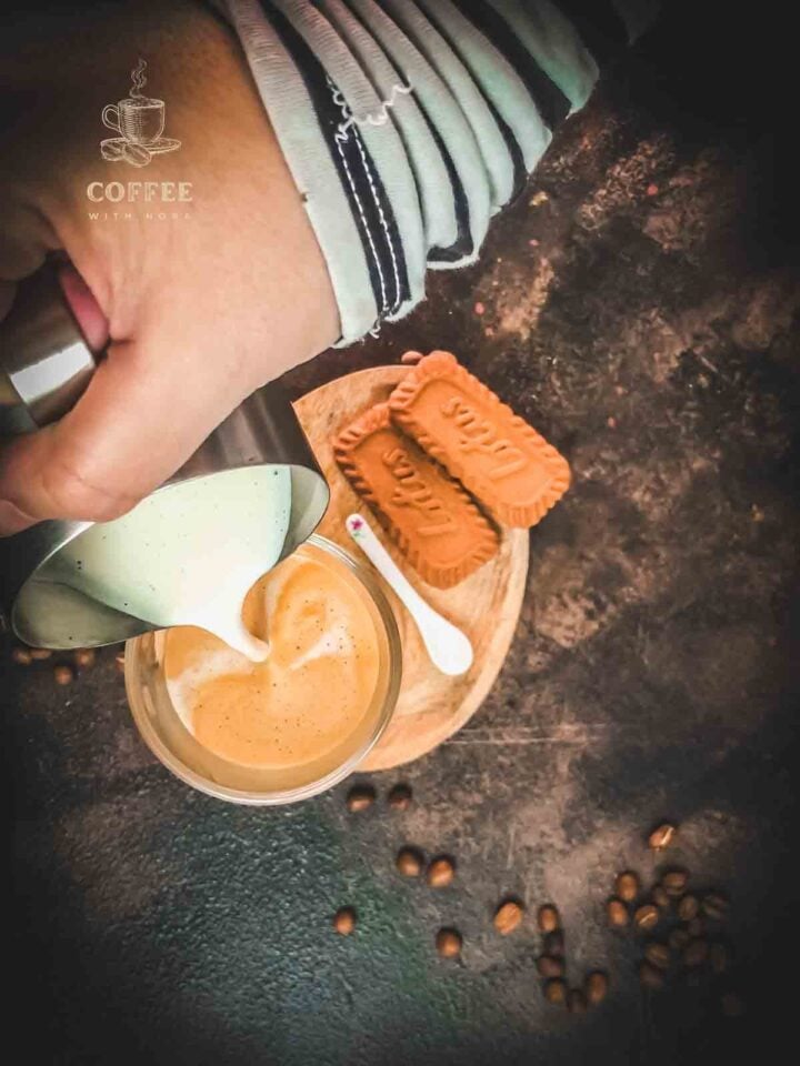 Top with Biscoff milk.