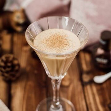 Three-ingredient Brandy Alexander with Cognac, chocolate liqueur, and cream