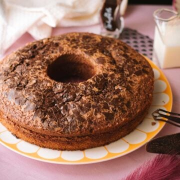 Fluffy chocolate cum cake with potato starch and chocolate rum liqueur.