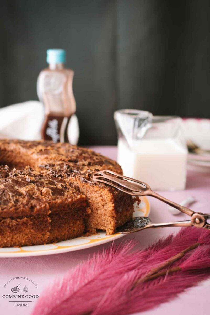 Fluffy chocolate cum cake with potato starch and chocolate rum liqueur.