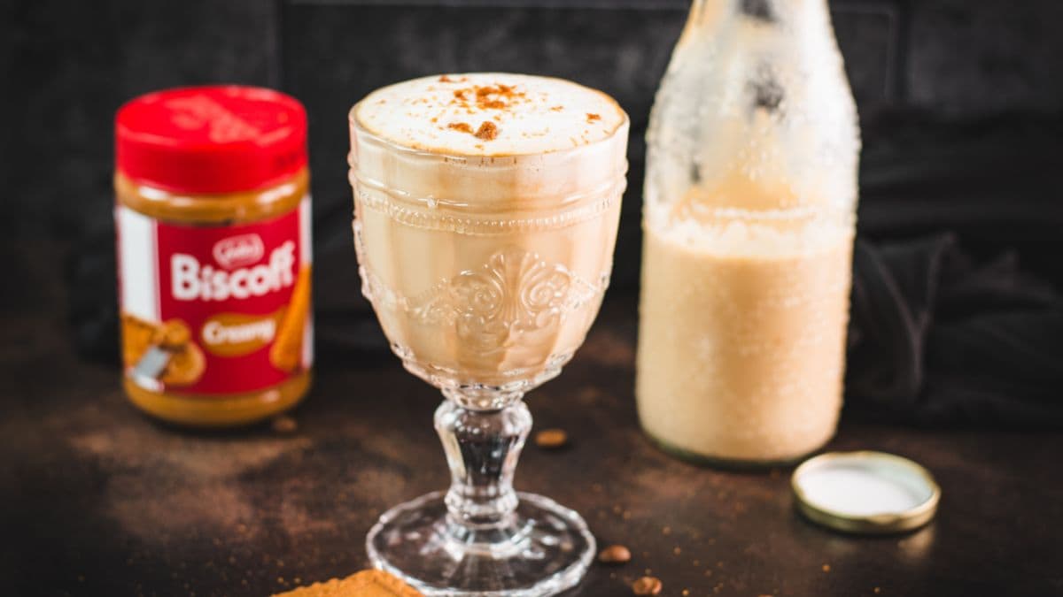 Delicious Biscoff latte with homemade Biscoff coffee creamer.